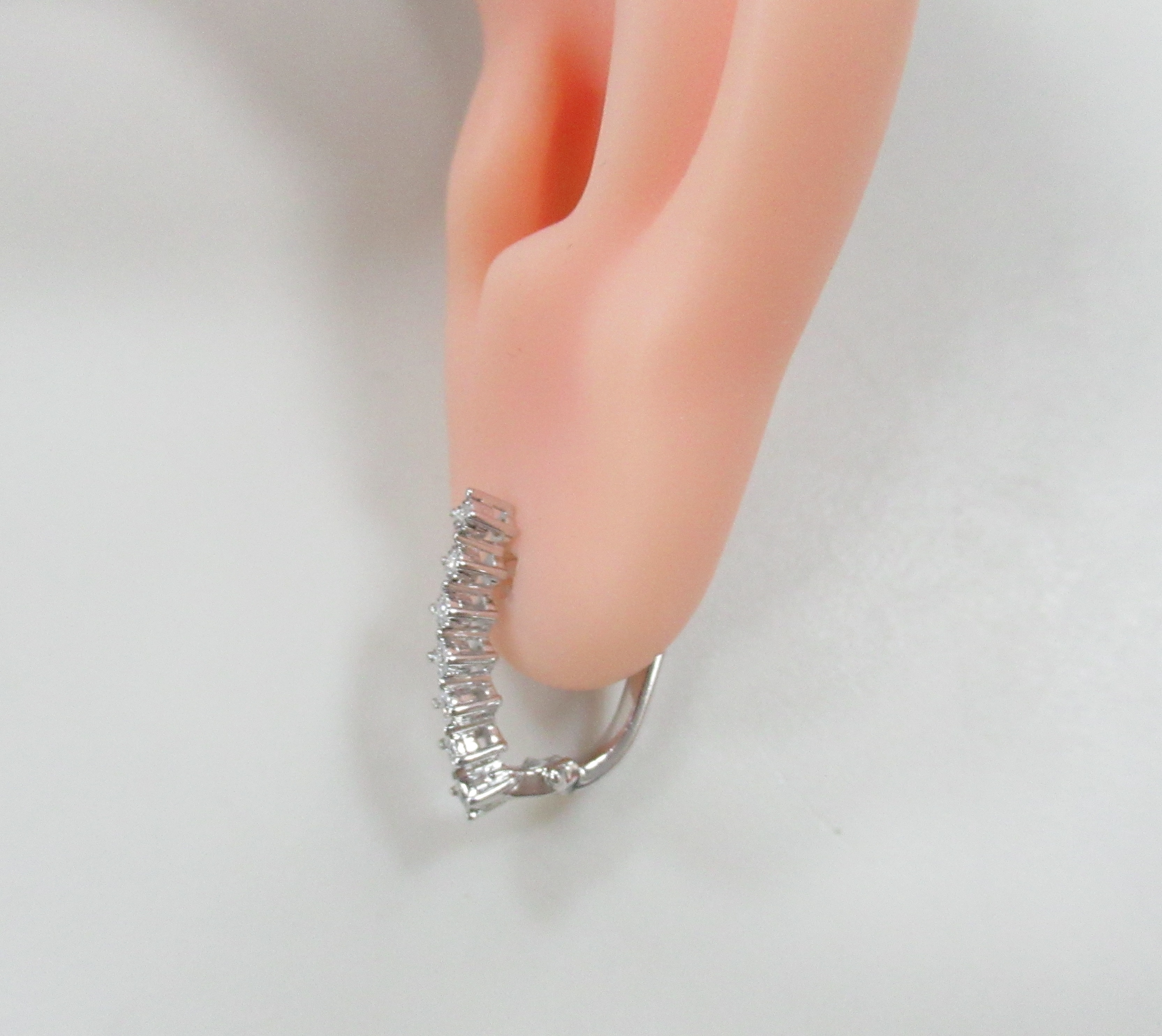 Серебряные серьги с бриллиантами